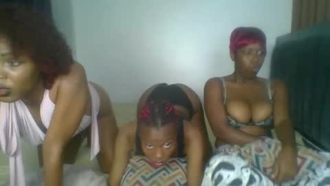 Snapshot of heilybunny chatting on 17, 4, 2026 heilybunny online show from 17, 4, 2026