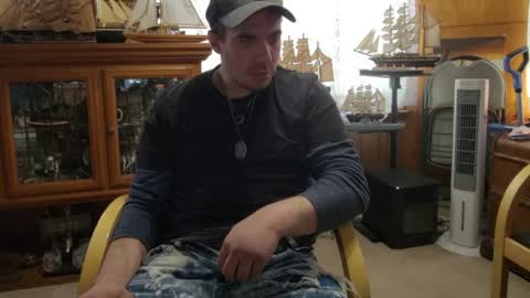 xxScubaStevexx online show from 8, 4, 2026