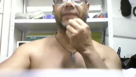 Snapshot of heistt chatting on 18, 10, 2025 Heist Stein online show from 18, 10, 2025