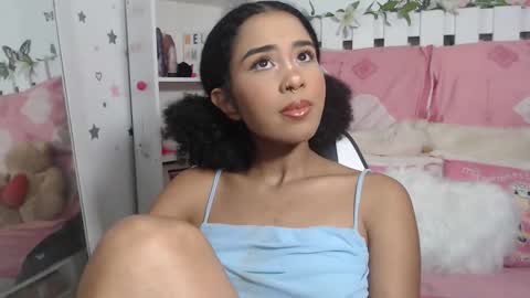 Snapshot of hela_sexy_xx chatting on 19, 3, 2026 hella online show from 19, 3, 2026