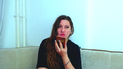 helen_adams_ online show from 26, 12, 2024