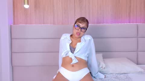 Snapshot of helenafoumier chatting on 28, 2, 2026 helenafoumier online show from 28, 2, 2026