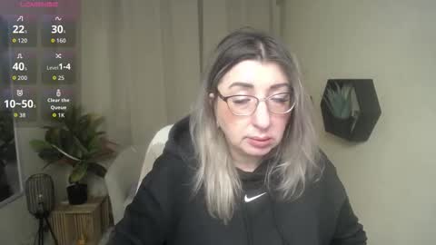 Snapshot of helenenigma chatting on 3, 2, 2026 helenenigma online show from 3, 2, 2026