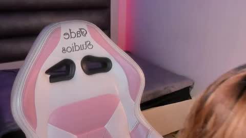 hellen__smith_ online show from 26, 3, 2026