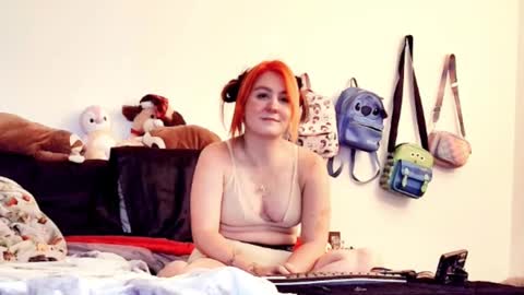 Snapshot of hellienadesroser chatting on 28, 9, 2025 HellienaDesroser online show from 28, 9, 2025