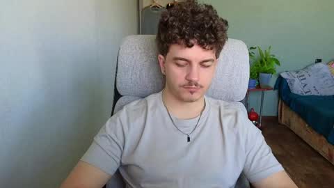 Snapshot of hellish_sugar chatting on 28, 4, 2026 Remy online show from 28, 4, 2026