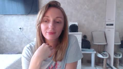 Snapshot of hellokittykaty chatting on 2, 3, 2026 Victory online show from 2, 3, 2026