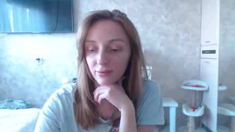 Snapshot of hellokittykaty chatting on 8, 4, 2026 Victory online show from 8, 4, 2026