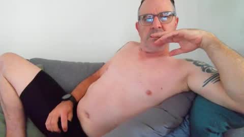 Snapshot of hempie1973 chatting on 8, 1, 2026 hempie1973 online show from 8, 1, 2026