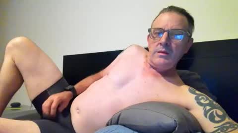 Snapshot of hempie1973 chatting on 18, 1, 2026 hempie1973 online show from 18, 1, 2026