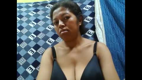 Snapshot of henitsaldy chatting on 17, 9, 2025 henitsaldy online show from 17, 9, 2025