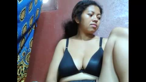 Snapshot of henitsaldy chatting on 1, 10, 2025 henitsaldy online show from 1, 10, 2025