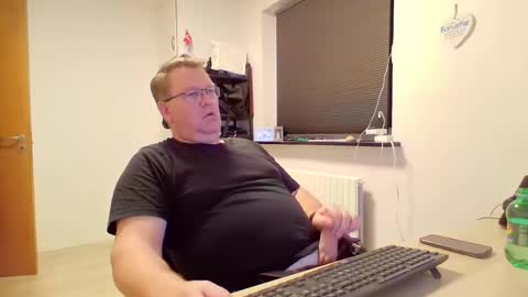 henrikrp1971 online show from 28, 12, 2024