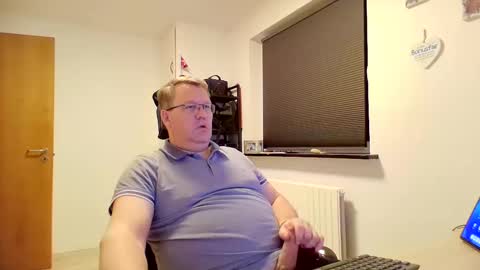 henrikrp1971 online show from 2, 2, 2025