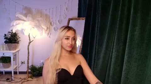 Snapshot of here_wego_again_ chatting on 22, 6, 2026 Elise online show from 22, 6, 2026
