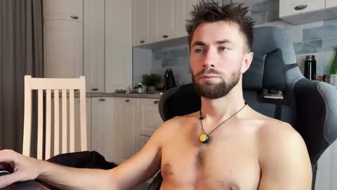 Snapshot of hey_arnold chatting on 4, 12, 2025 Arnold online show from 4, 12, 2025