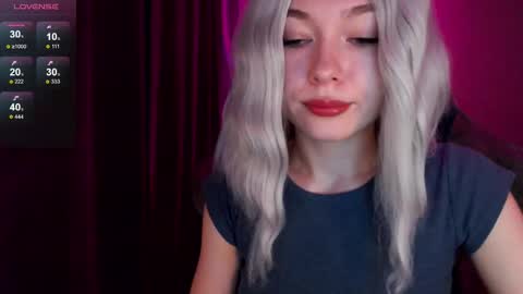 Snapshot of hey_nora_ chatting on 17, 12, 2024  Nora  online show from 17, 12, 2024
