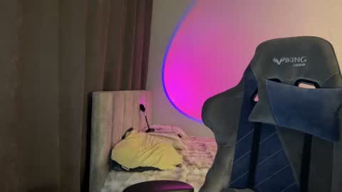  Nora  online show from 24, 6, 2026