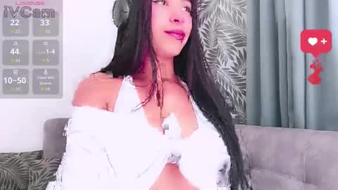 Snapshot of heyemi09 chatting on 6, 4, 2026 heyemi09 online show from 6, 4, 2026