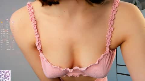 Snapshot of heyim_laura chatting on 9, 5, 2026 Laura online show from 9, 5, 2026