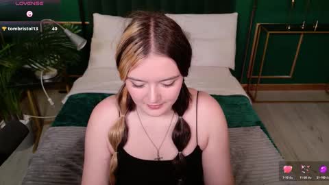 Amazing Mary  online show from 24, 9, 2025