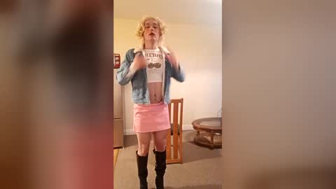 Snapshot of hfu84509 chatting on 18, 5, 2026 PinkSkirtSlut online show from 18, 5, 2026