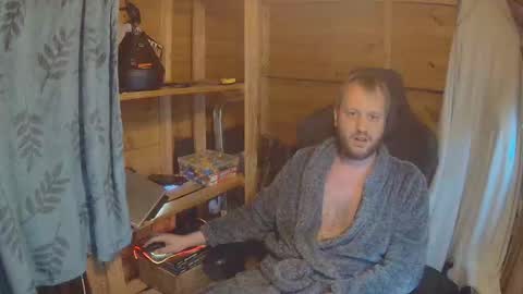 Snapshot of hharveyden chatting on 28, 4, 2026 H Dawg online show from 28, 4, 2026