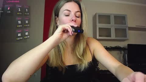 Snapshot of hi_bye_ chatting on 7, 4, 2026 Lina online show from 7, 4, 2026