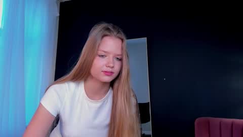 Snapshot of hidden_charm_ chatting on 19, 10, 2025 My name is Angelina but I like when you call me Angel online show from 19, 10, 2025