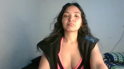 Snapshot of hiddencrazy69 chatting on 5, 12, 2025 Clau y Ricky online show from 5, 12, 2025