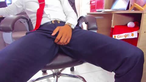 Snapshot of hiddenoffice chatting on 19, 12, 2024 George online show from 19, 12, 2024