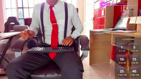 Snapshot of hiddenoffice chatting on 30, 12, 2024 George online show from 30, 12, 2024