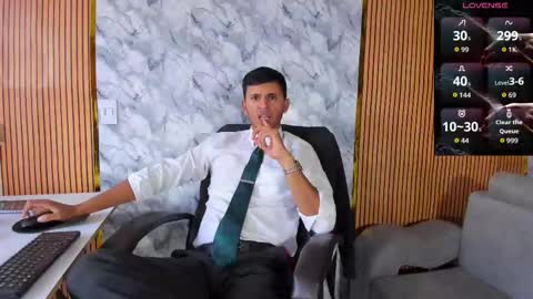 Snapshot of hiddenoffice chatting on 13, 9, 2025 George online show from 13, 9, 2025