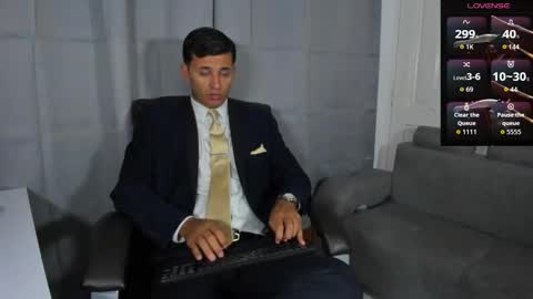 Snapshot of hiddenoffice chatting on 4, 10, 2025 George online show from 4, 10, 2025