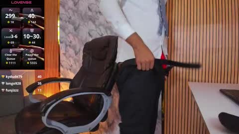 Snapshot of hiddenoffice chatting on 13, 10, 2025 George online show from 13, 10, 2025