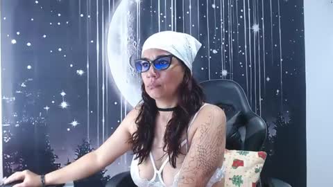 Snapshot of hikaryfire chatting on 4, 5, 2026 hikaryfire online show from 4, 5, 2026