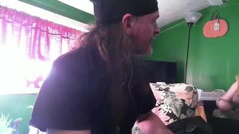 hippiedad333 online show from 11, 4, 2026