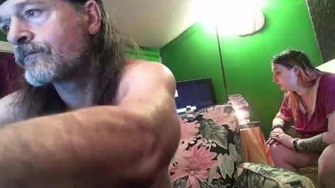 Snapshot of hippiedad333 chatting on 17, 4, 2026 hippiedad333 online show from 17, 4, 2026