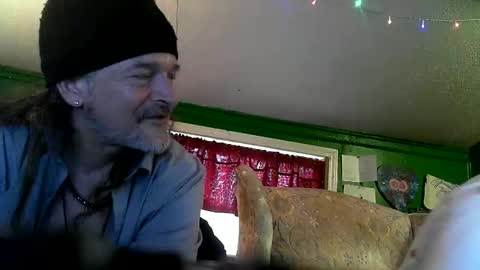 Snapshot of hippiedad333 chatting on 8, 5, 2026 hippiedad333 online show from 8, 5, 2026