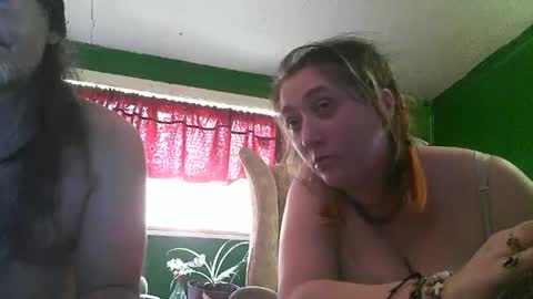 Snapshot of hippiedad333 chatting on 9, 5, 2026 hippiedad333 online show from 9, 5, 2026