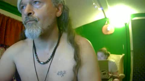 Snapshot of hippiedad333 chatting on 9, 6, 2026 hippiedad333 online show from 9, 6, 2026