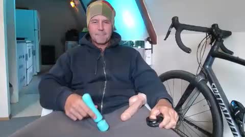 Hippie Jijm online show from 16, 2, 2026