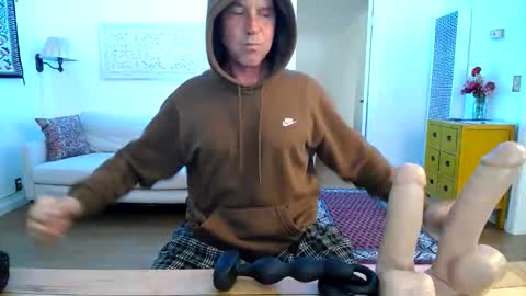 Snapshot of hippiezen chatting on 10, 5, 2026 Hippie Jijm online show from 10, 5, 2026