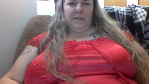Snapshot of hippysnewhere chatting on 27, 5, 2026 hippysnewhere online show from 27, 5, 2026