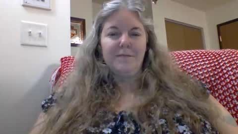 Snapshot of hippysnewhere chatting on 9, 6, 2026 hippysnewhere online show from 9, 6, 2026