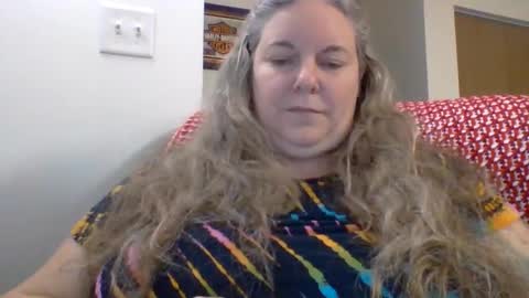 Snapshot of hippysnewhere chatting on 10, 6, 2026 hippysnewhere online show from 10, 6, 2026