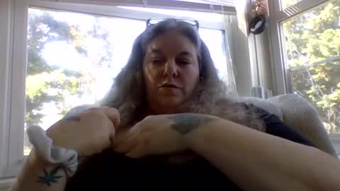 hippysnewhere online show from 17, 6, 2026