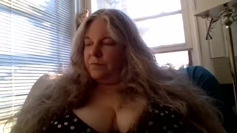 hippysnewhere online show from 21, 6, 2026