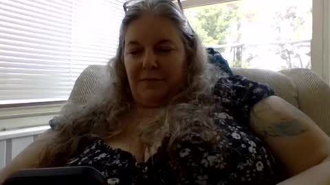 hippysnewhere online show from 26, 6, 2026