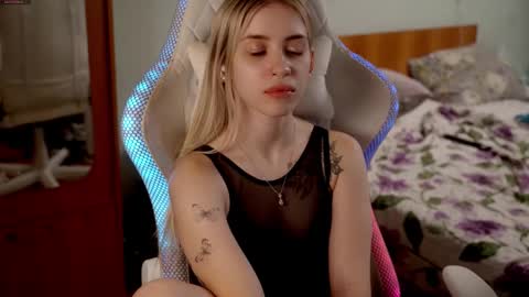 Holly online show from 12, 3, 2026